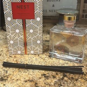 NEST Fragrances Birchwood Pine Diffuser Set - Gold and Black